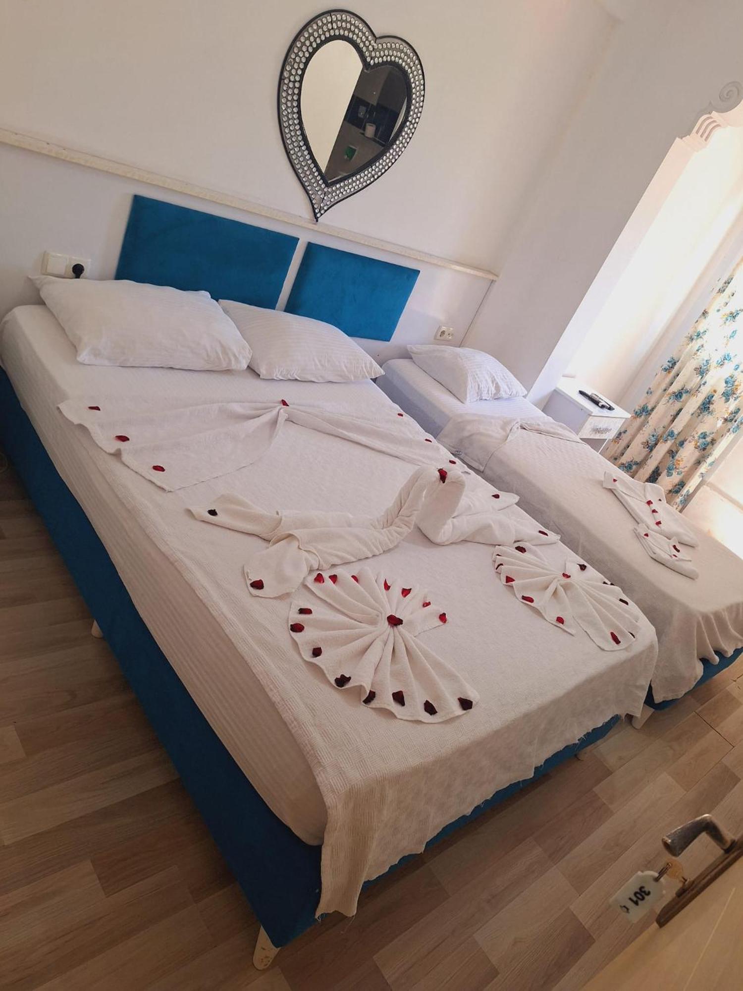 Alis Hotel Fethiye Esterno foto